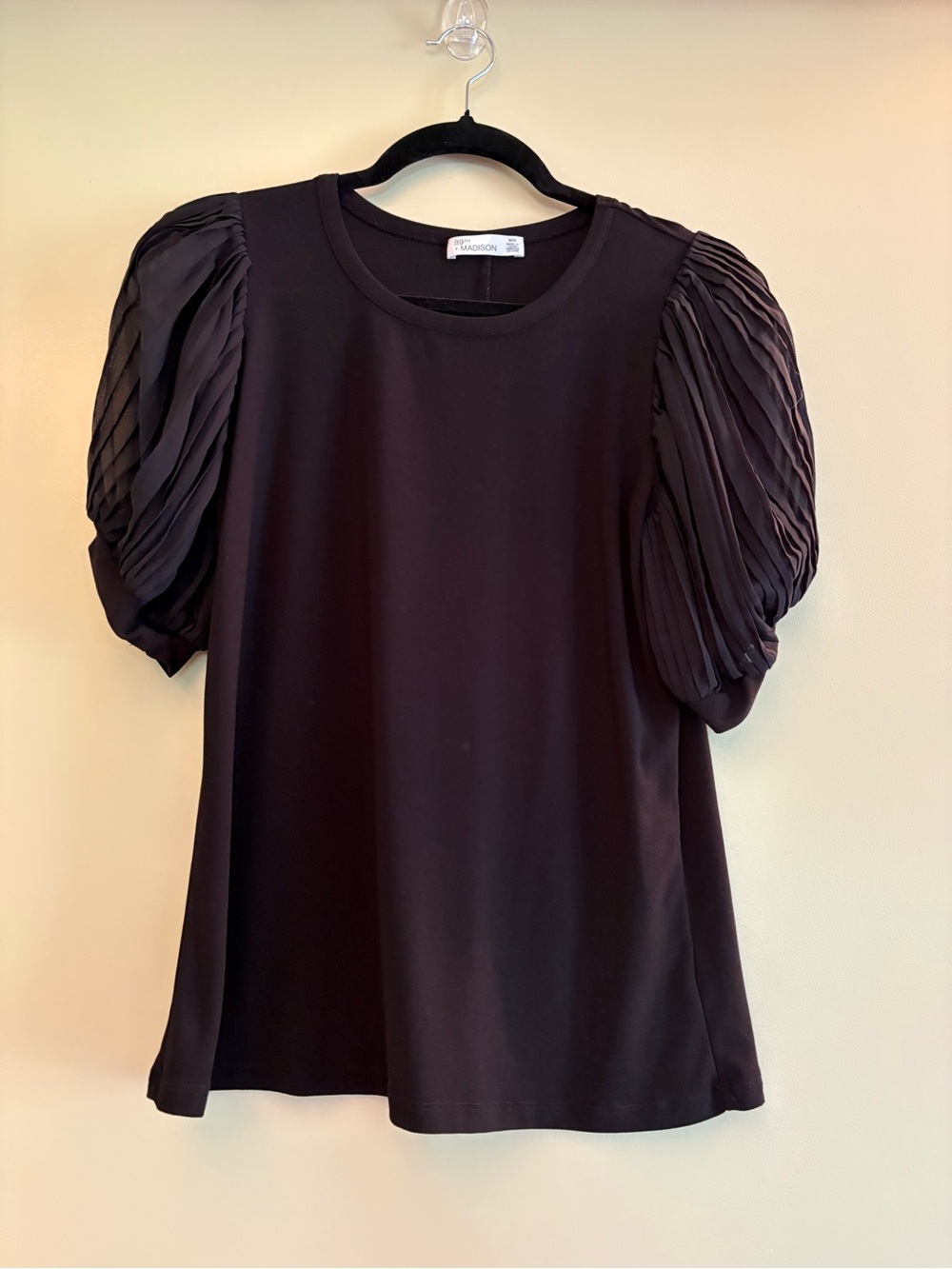 89th & Madison Black Pleated Puff Sleeve Tee